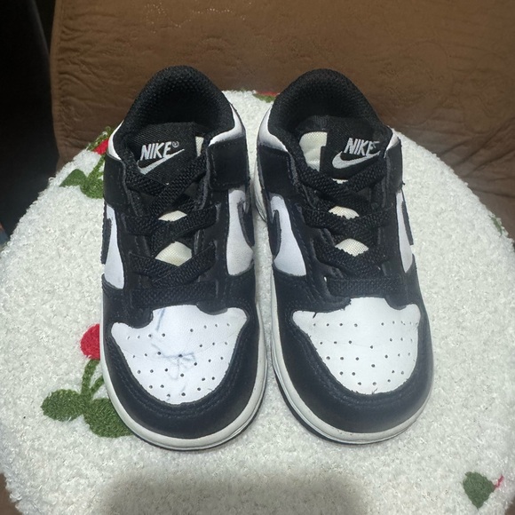 Nike Kids Black and White Sneakers - Picture 1 of 3
